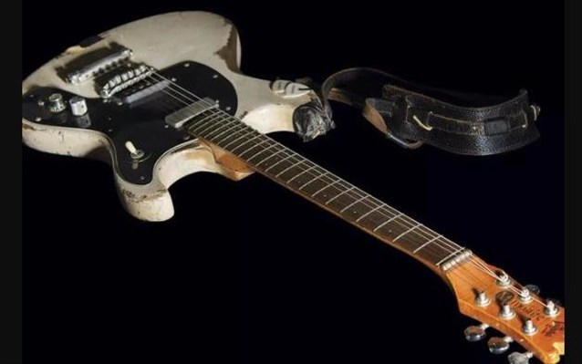 Η κιθάρα του Johnny Ramone πωλήθηκε πάνω από 935.000 δολάρια