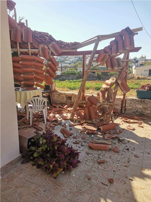 Κλείνουν όλα τα σχολεία της περιφερειακής ενότητας Ηρακλείου, έπειτα από τον σεισμό των 5,8 Ρίχτερ, με απόφαση του αντιπεριφερειάρχη Ηρακλείου, Νίκου Συριγωνάκη.
