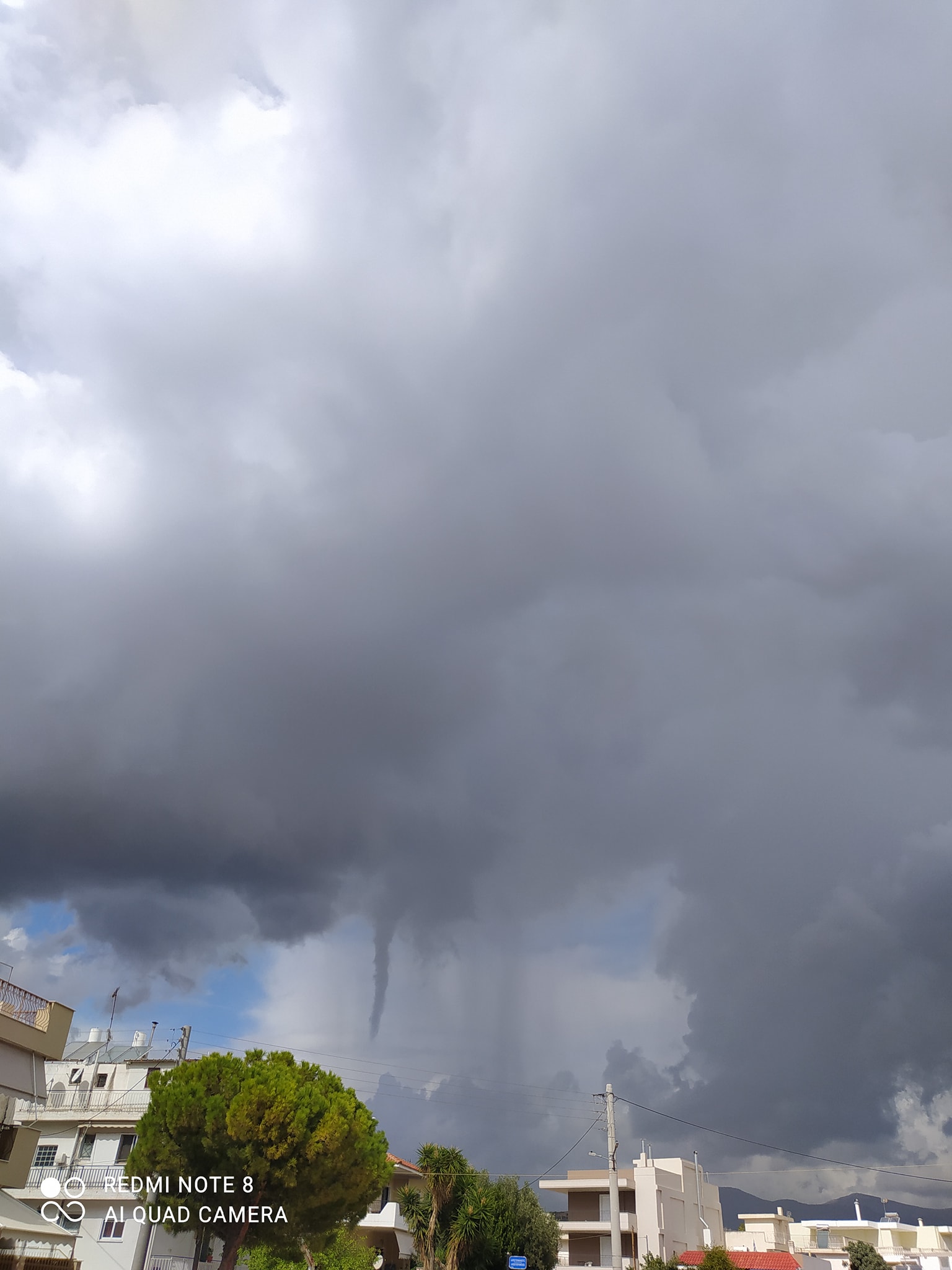 Εντυπωσιακές εικόνες από την Πάρνηθα: Σύννεφο ή ανεμοστρόβιλος 