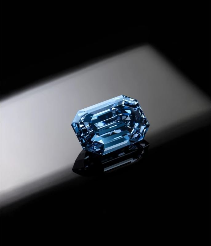 Στο «σφυρί» το μεγαλύτερο και πολυτιμότερο μπλε διαμάντι 