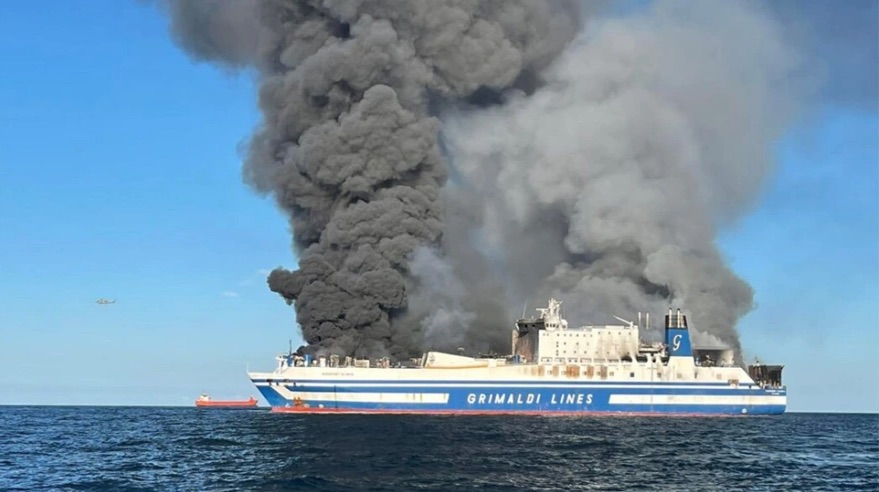 Μεγάλη φωτιά στο πλοίο στο Euroferry Olympia με 290 επιβαίνοντες κοντά στην Κέρκυρα