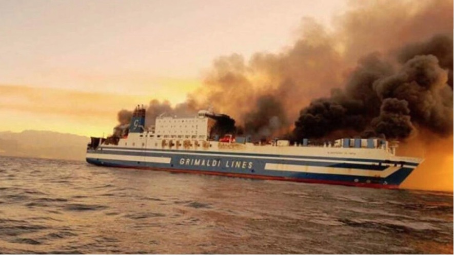 Μεγάλη φωτιά σε πλοίο με 288 επιβαίνοντες κοντά στην Κέρκυρα 