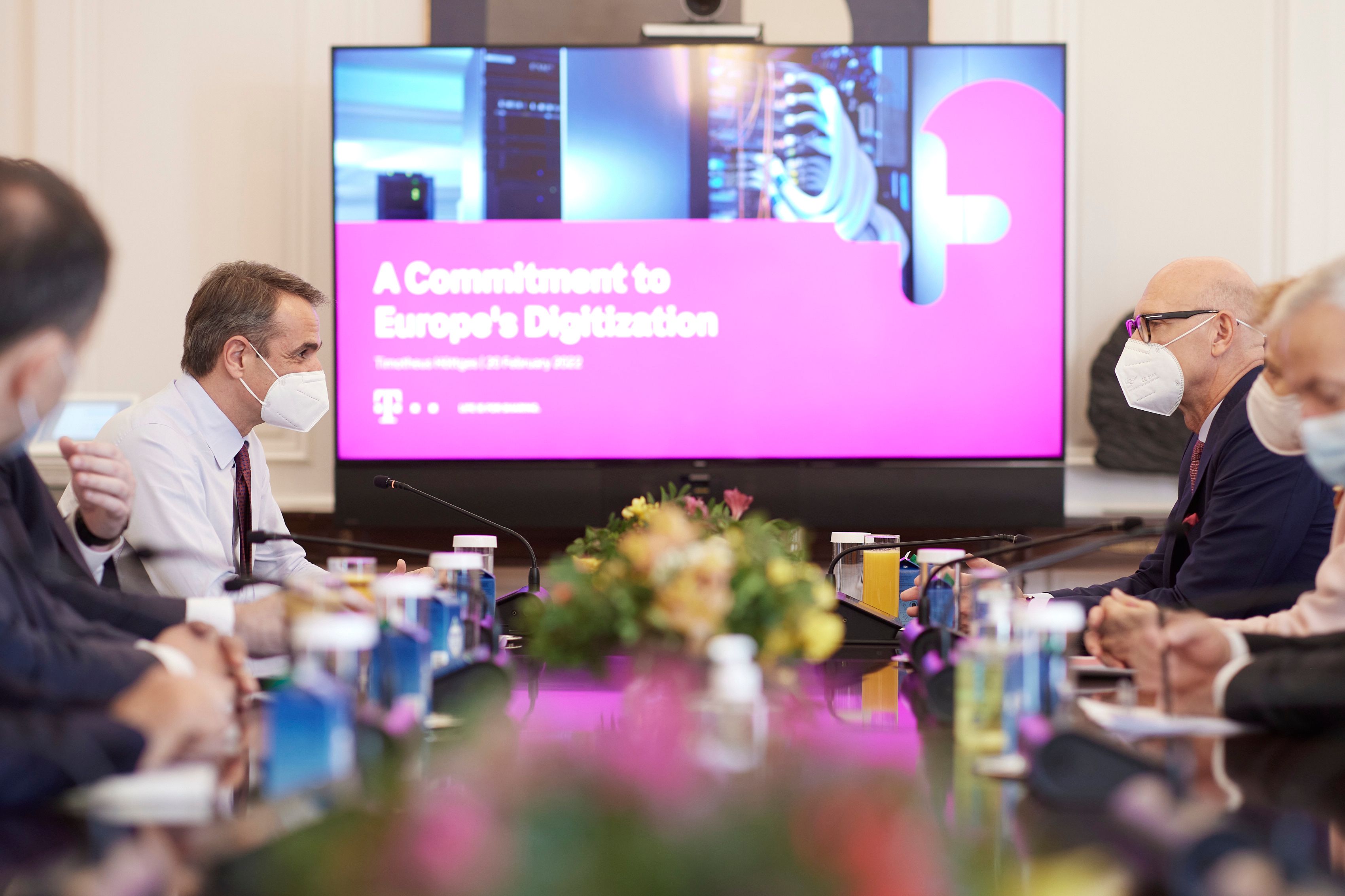 Συνάντηση Μητσοτάκη με τον διευθύνοντα σύμβουλο της Deutsche Telekom