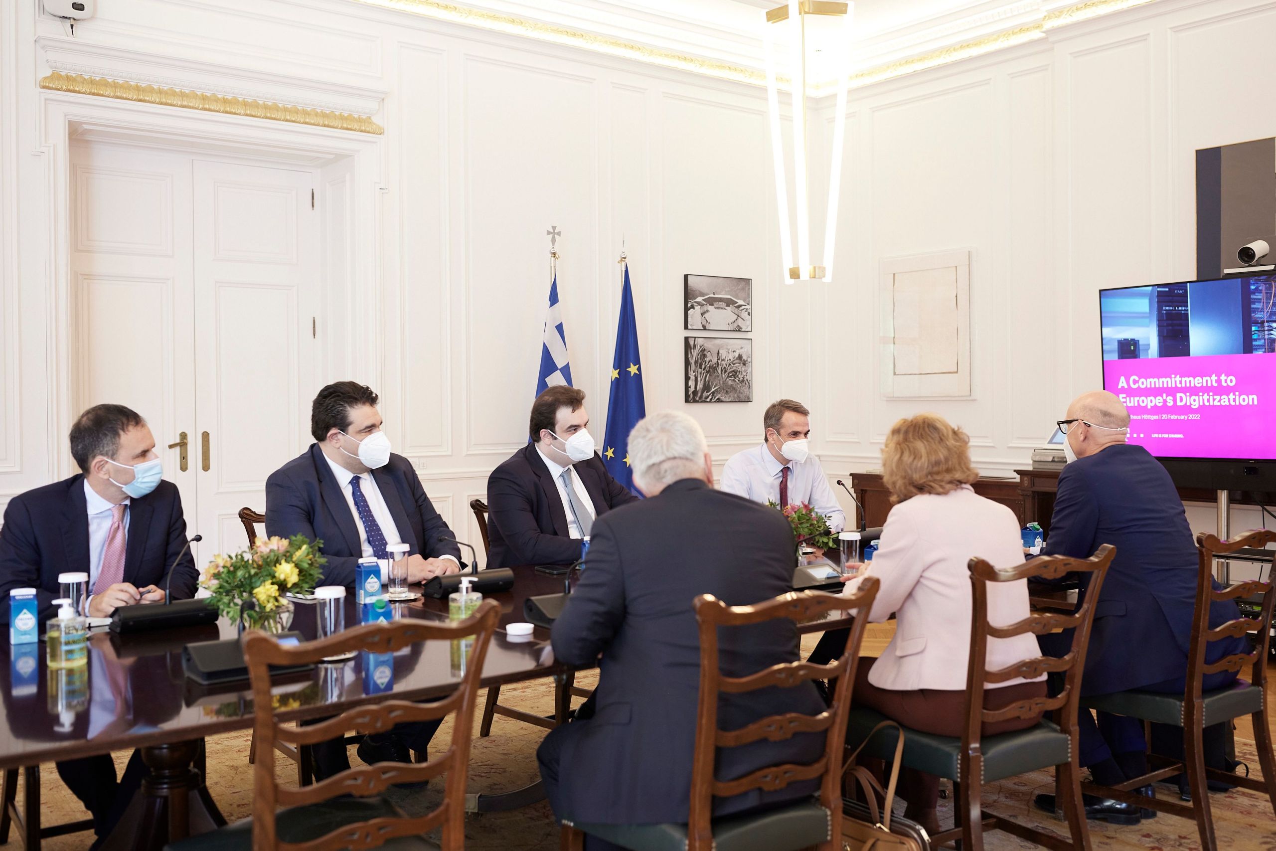 Συνάντηση Μητσοτάκη με τον διευθύνοντα σύμβουλο της Deutsche Telekom