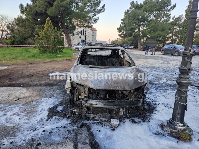 Βόλος: Φωτιά σε πέντε αυτοκίνητα της Αστυνομίας