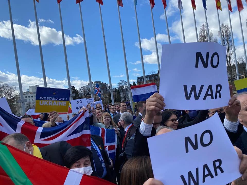 Ο Γιώργος Παπανδρέου διαδήλωσε στο Στρασβούργο εναντίον της ρωσικής εισβολής