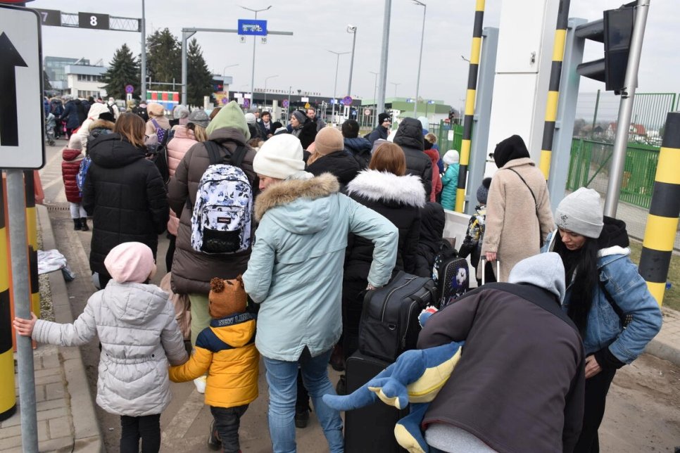 1 εκατ. πρόσφυγες εγκαταλείπουν την Ουκρανία (Photos)