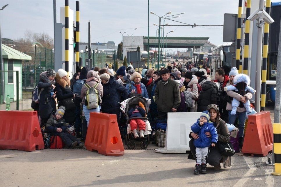 1 εκατ. πρόσφυγες εγκαταλείπουν την Ουκρανία (Photos) 