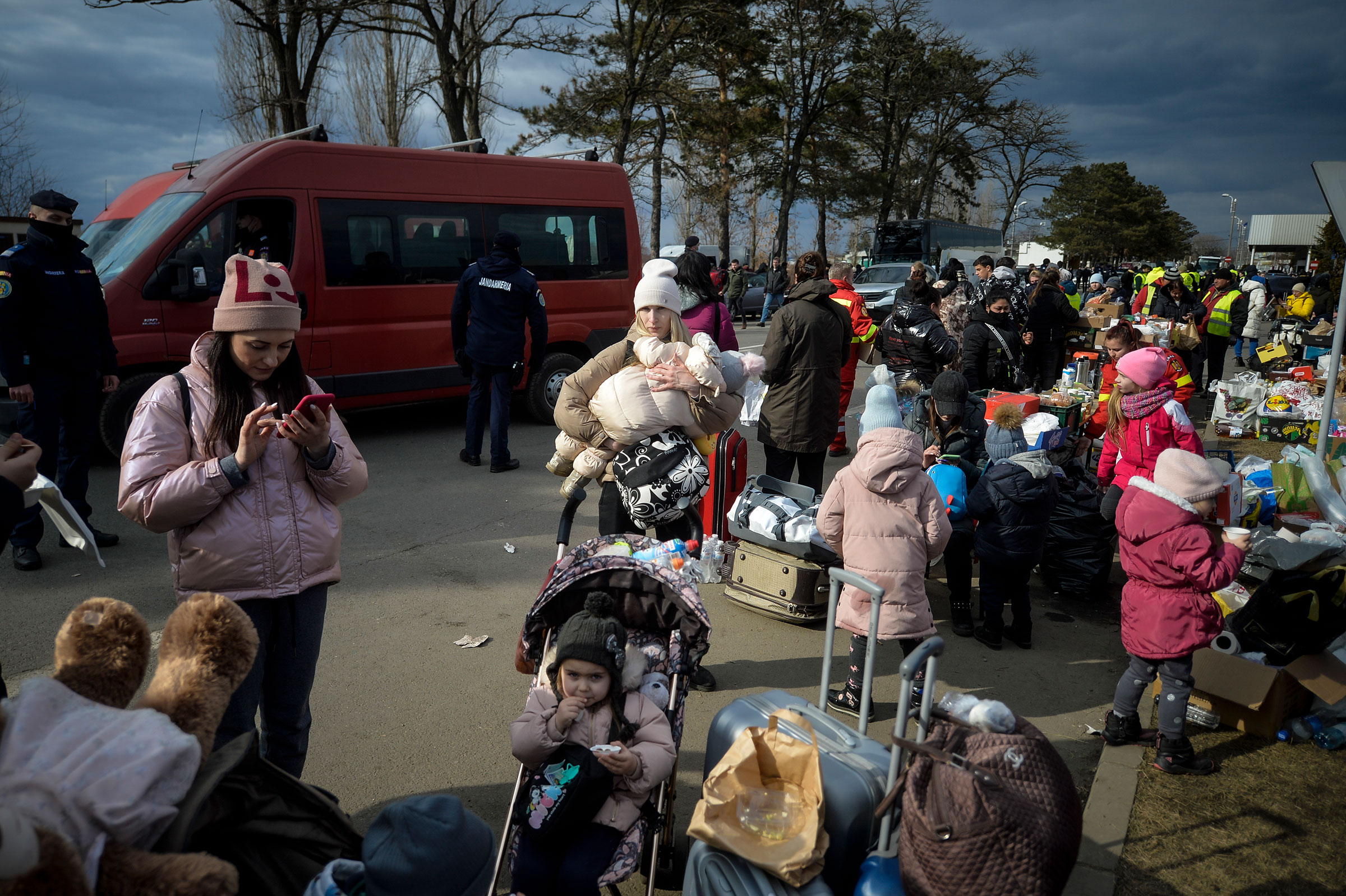 1 εκατ. πρόσφυγες εγκαταλείπουν την Ουκρανία (Photos) 