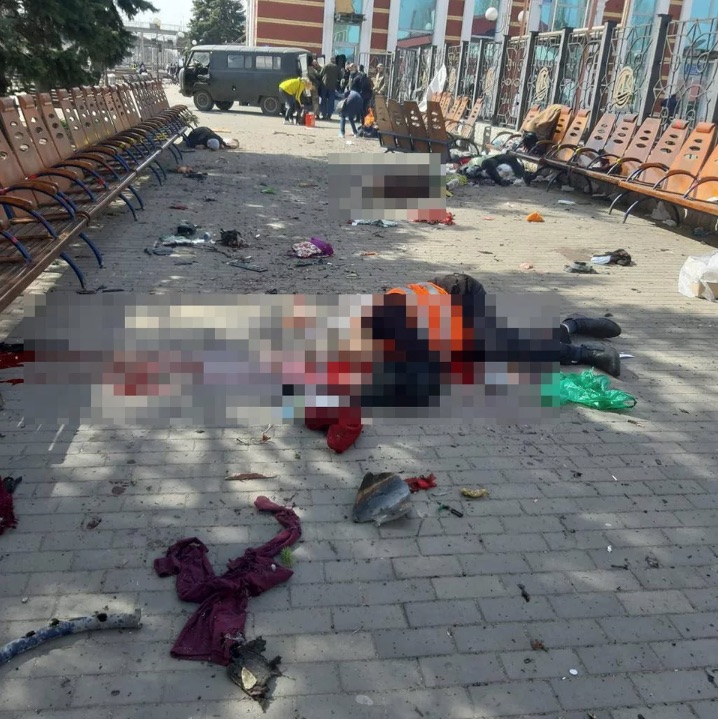 Ουκρανία: Οι Ρώσοι χτύπησαν σιδηροδρομικό σταθμό στο Κραματόρσκ - Πολλοί νεκροί και 100 τραυματίες