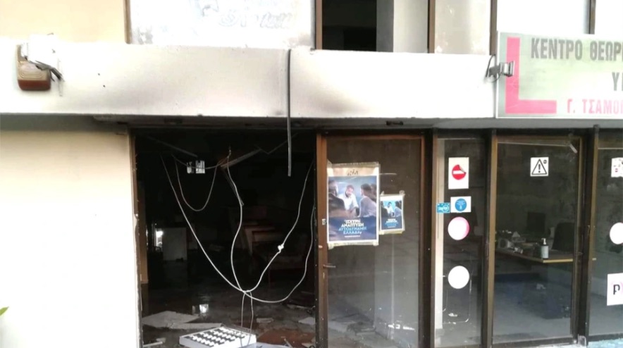 Πεύκη: Εμπρηστική επίθεση στα γραφεία της Νέας Δημοκρατίας