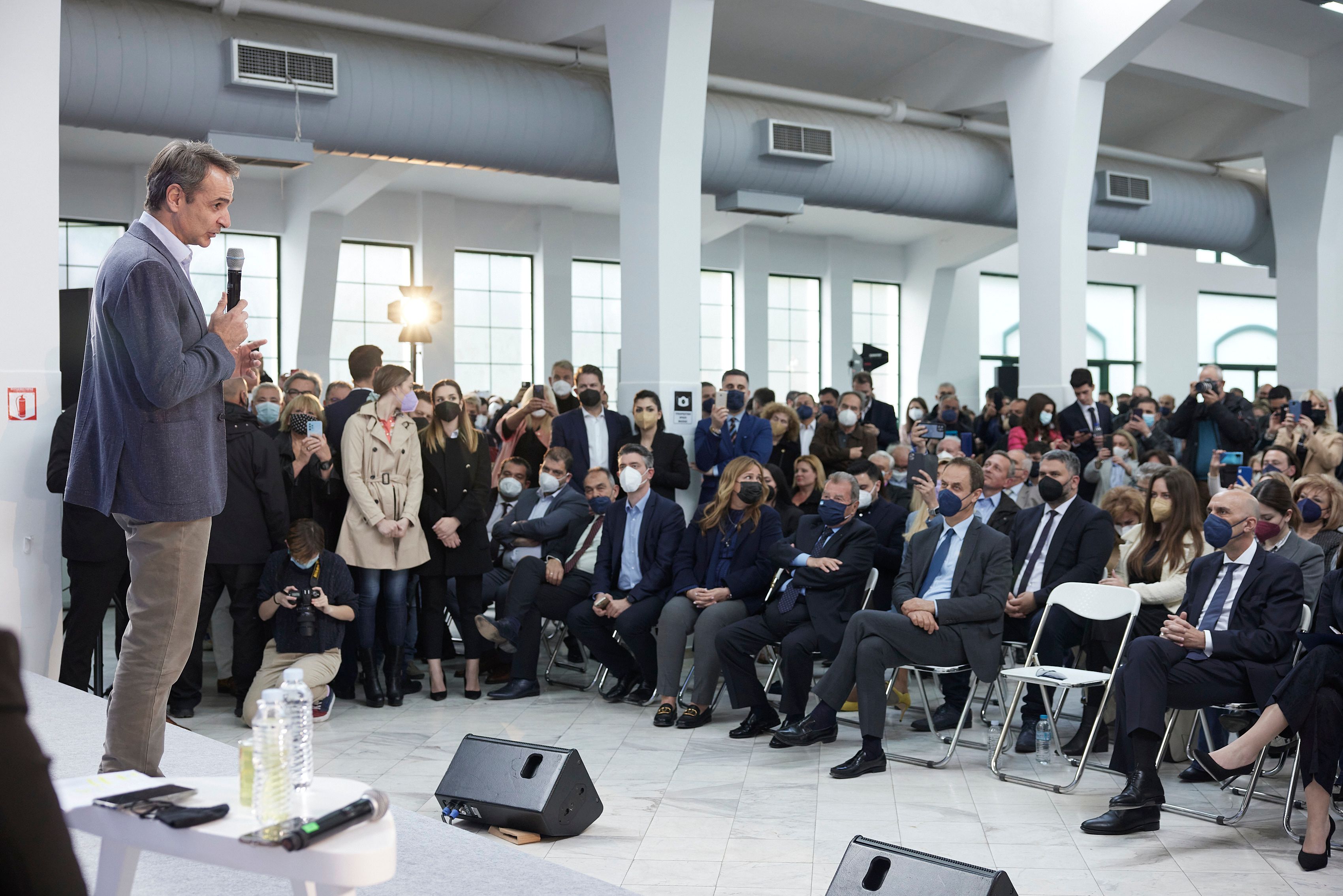 To κοινωνικό αποτύπωμα της κεντροδεξιάς, ισχυρή παρακαταθήκη για την πολιτική της κυριαρχία