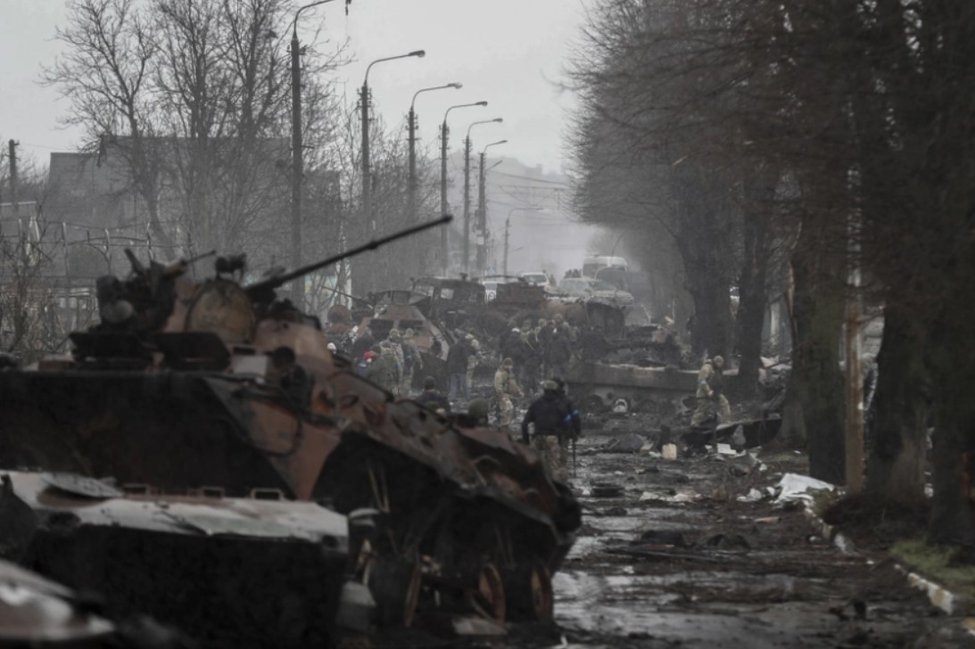 Παγκόσμια είναι η κατακραυγή για τη σφαγή στην Μπούτσα στην Ουκρανία. Τουλάχιστον 340 άνθρωποι σκοτώθηκαν στην ουκρανική πόλη, που βρίσκεται κοντά στο Κίεβο.