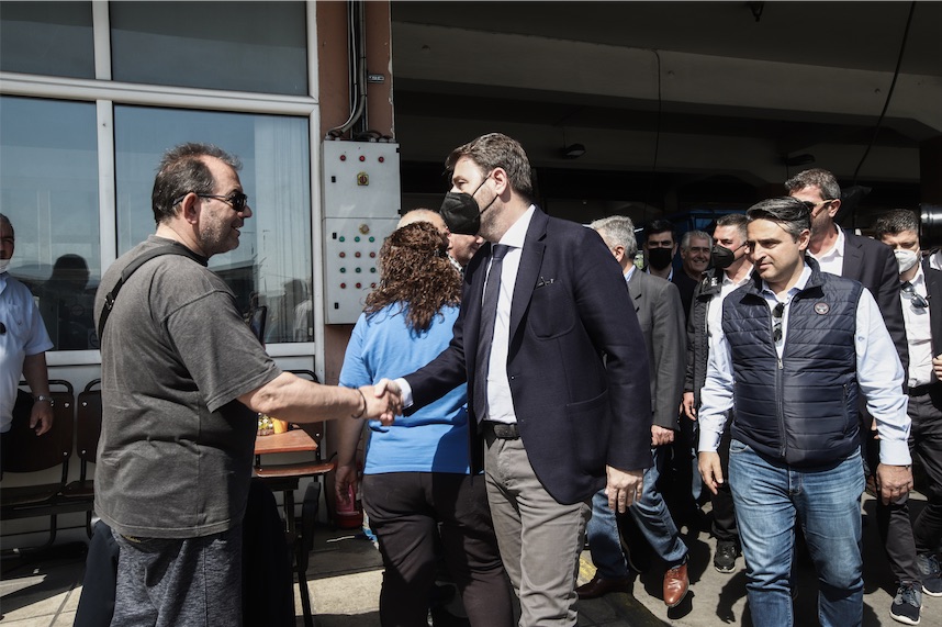 Θεσσαλονίκη: Επίσκεψη Ανδρουλάκη στο αμαξοστάσιο του ΟΑΣΘ