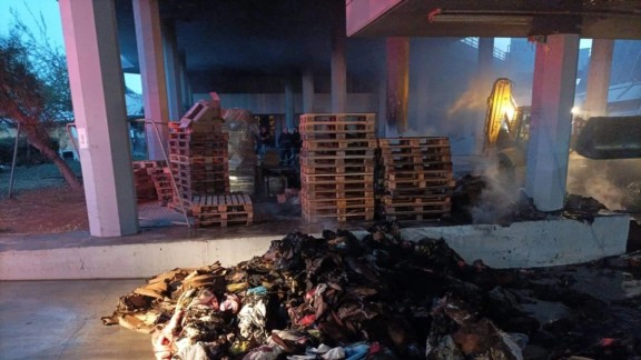 Φωτιά στο ΣΕΦ: Κάηκαν ρούχα που είχαν συγκεντρωθεί για την Ουκρανία