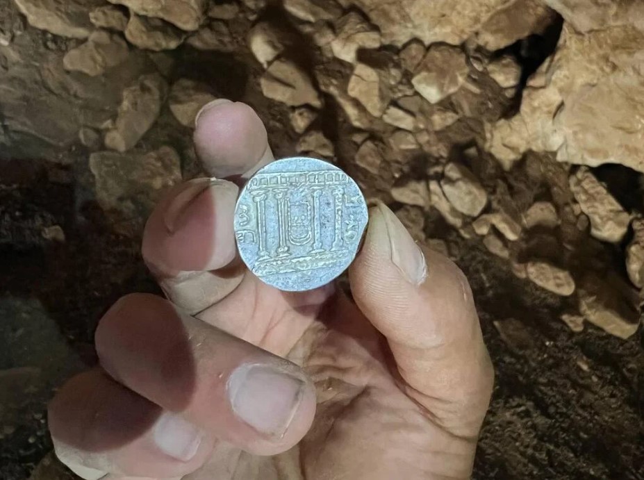 Ισραήλ: Αρχαιολόγοι ανακάλυψαν ασημένιο νόμισμα 1.900 ετών 