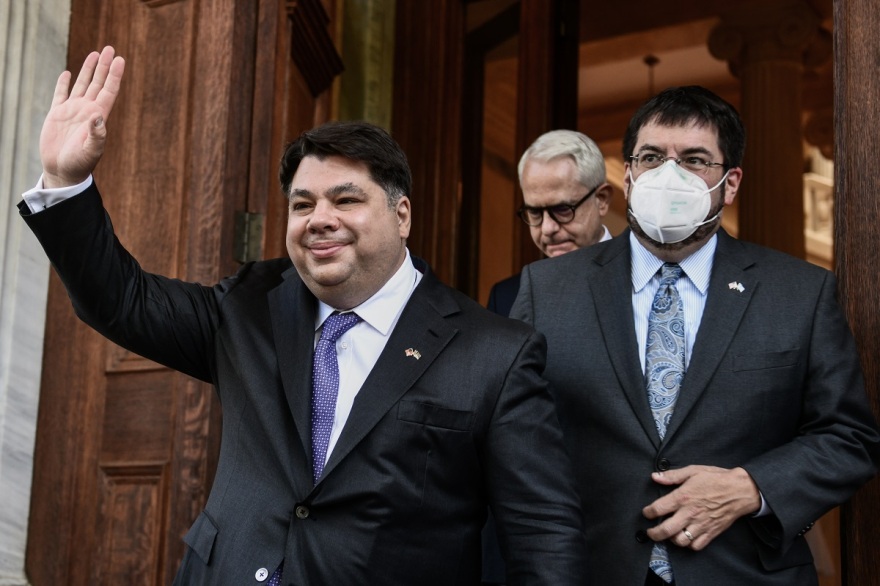 O Τζορτζ Τσούνης επέδωσε τα διαπιστευτήριά του στην Κατερίνα Σακελλαροπούλου 