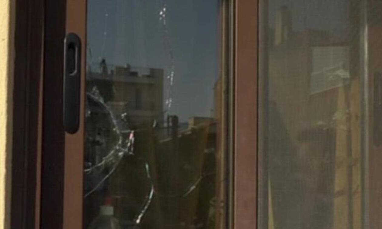 Ζεφύρι: Αδέσποτη σφαίρα έπεσε σε δωμάτιο σπιτιού