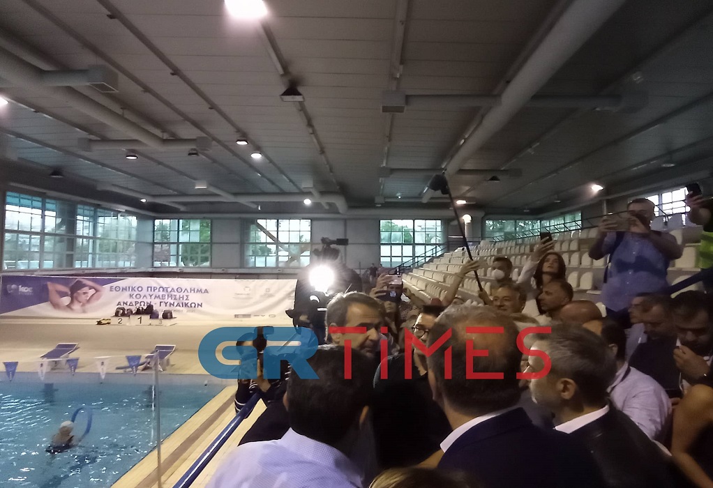 Μητσοτάκης: Eπισκέφθηκε το Ποσειδώνιο Κολυμβητήριο στη Θεσσαλονίκη
