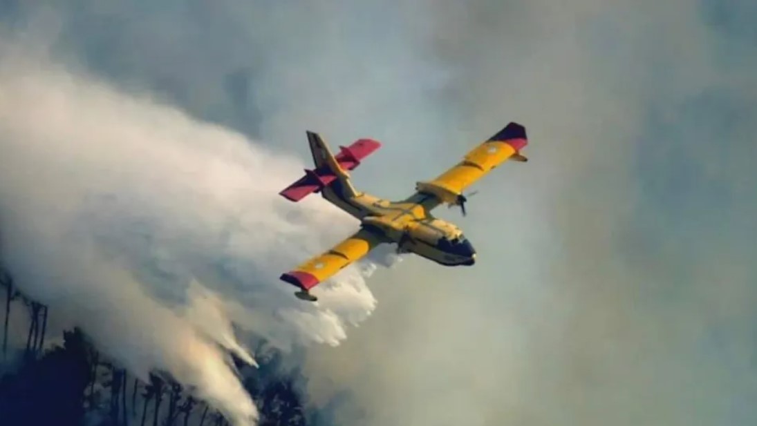 Φωτιές στη Γαλλία: Εικόνες από τις προσπάθειες πυρόσβεσης των ελληνικών Canadair 
