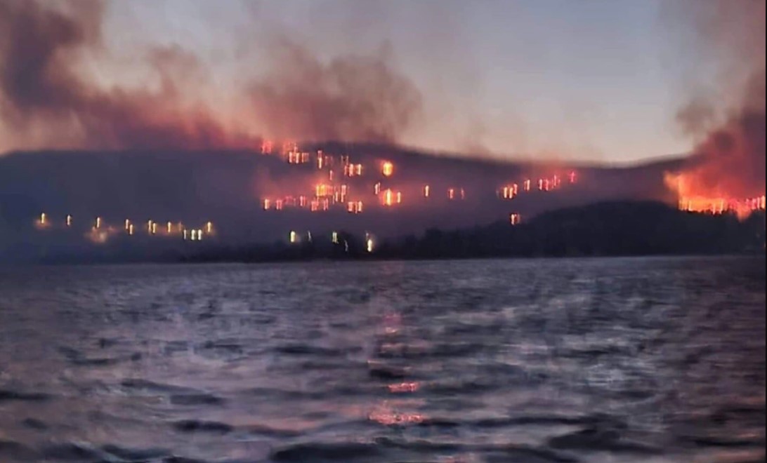 Μαίνονται οι πυρκαγιές σε Ιτέα και Κρανίδι – Μεγάλη η μάχη των πυροσβεστών 