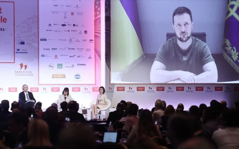 Σακελλαροπούλου σε Ζελένσκι