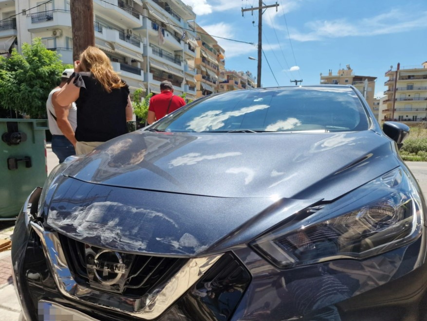 Θεσσαλονίκη: Αυτοκίνητο έπεσε πάνω σε στάση του ΟΑΣΘ