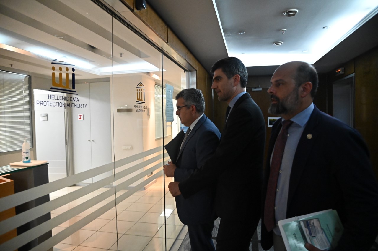 Στην Αρχή Προστασίας Δεδομένων οι δικηγόροι του Ανδρουλάκη για την απόπειρα παρακολούθησης του κινητού του (Photos)
