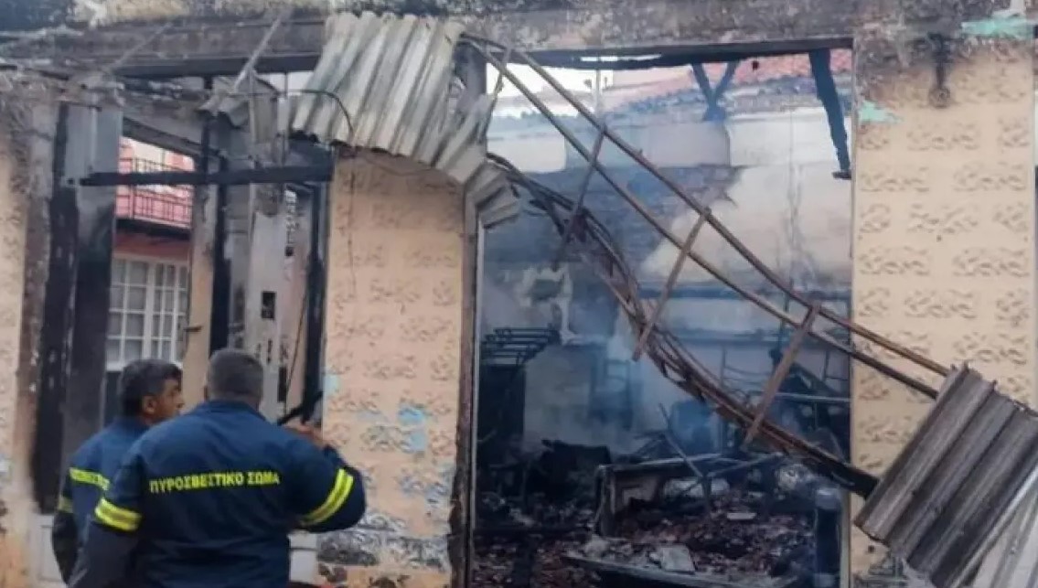 Λέσβος: Μπούκαρε στο κατάστημα του αδερφού του με αυτοκίνητο γεμάτο φιάλες υγραερίου, έβαλε φωτιά και κάηκε