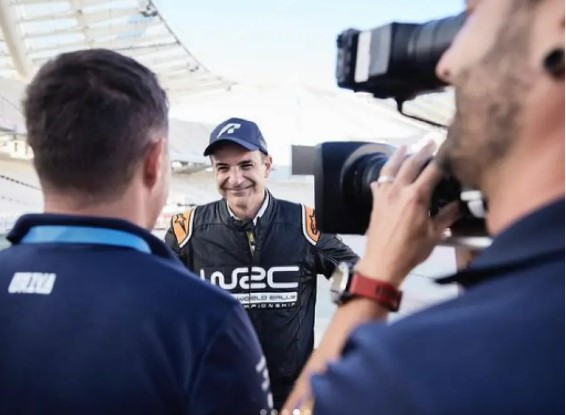 Ράλλυ Ακρόπολις: Ο Μητσοτάκης στην υπερειδική του ΟΑΚΑ με φόρμα WRC