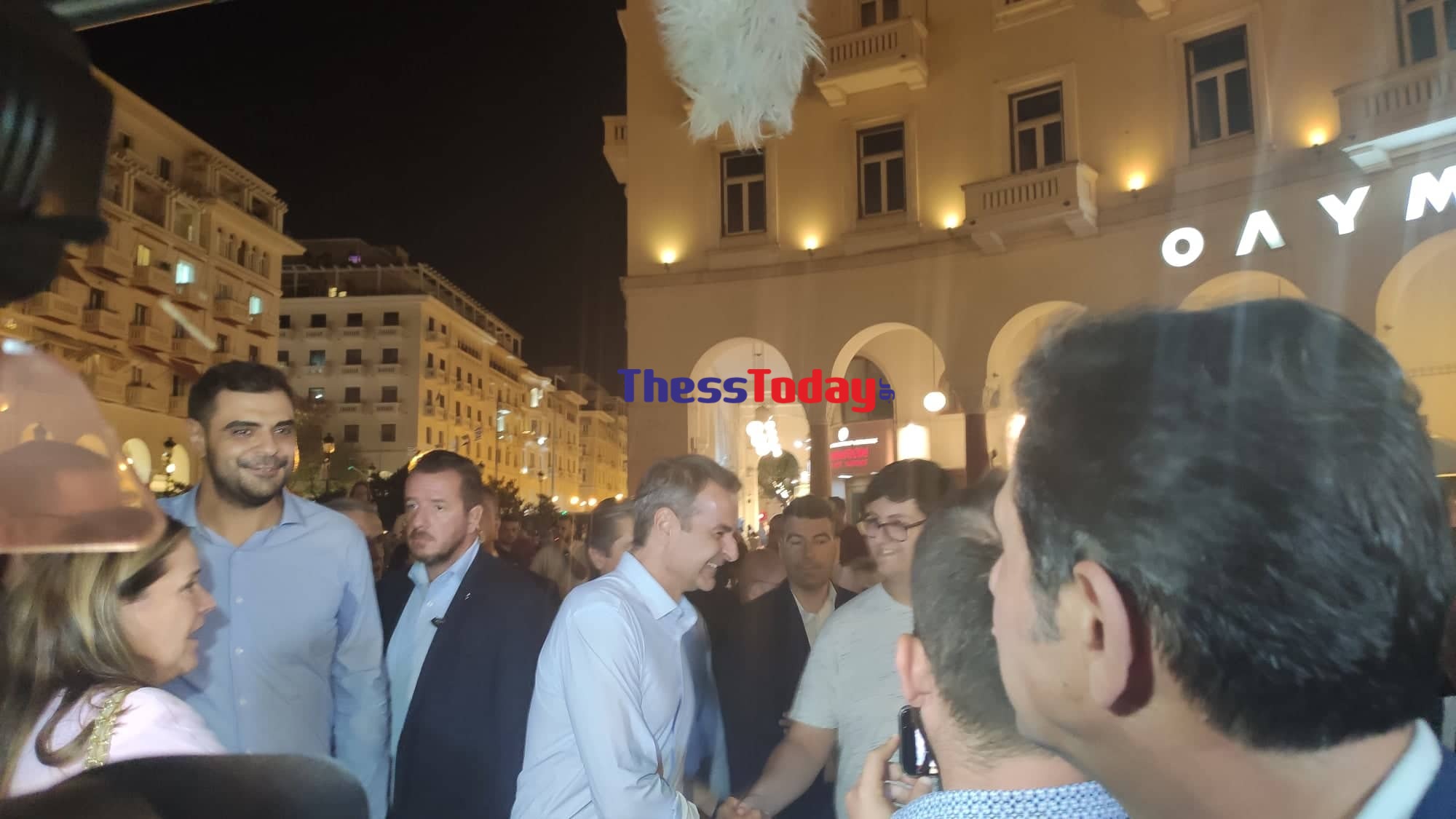 Στη Θεσσαλονίκη ο Μητσοτάκης – Έκανε βόλτα στην πλατεία Αριστοτέλους