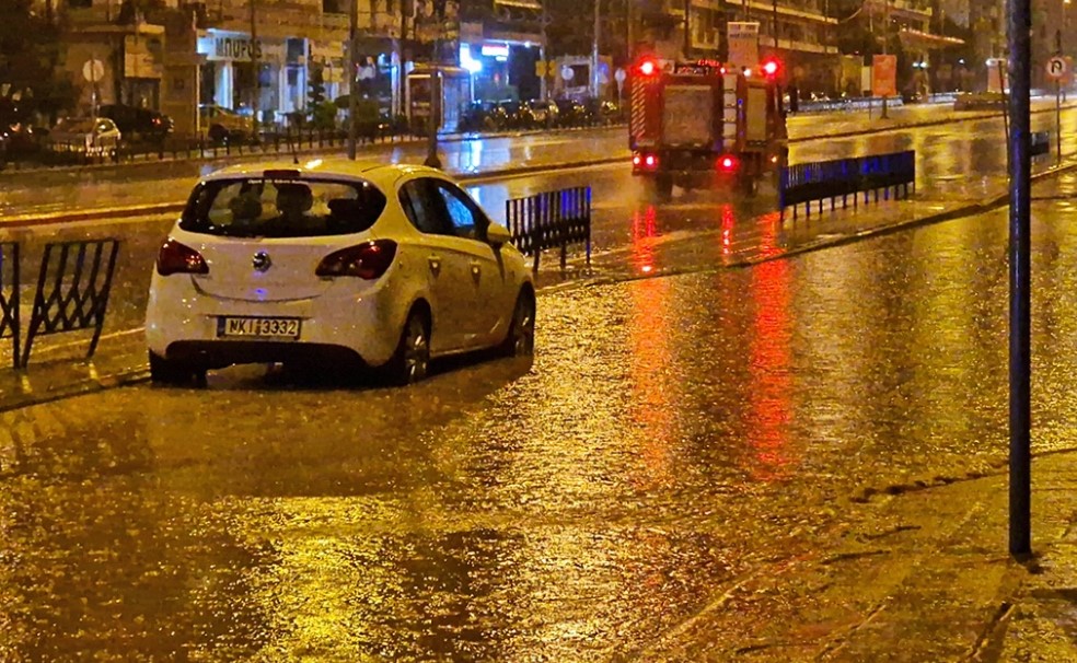 Κακοκαιρία στη Θεσσαλονίκη: Ποτάμια ξανά οι δρόμοι - Πλημμύρισαν καταστήματα 