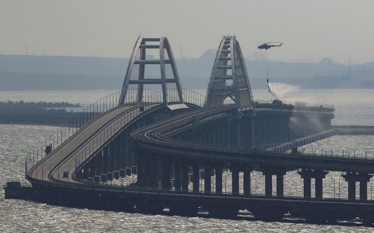 Κριμαία: Τρεις οι νεκροί από την έκρηξη στη γέφυρα του Κερτς