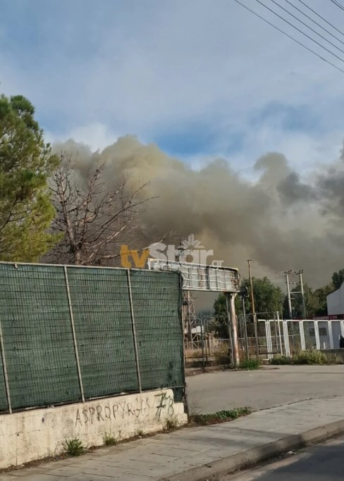 Ασπρόπυργος: Πυρκαγιά σε επιχείρηση διαχείρισης αποβλήτων - Μήνυμα από το 112