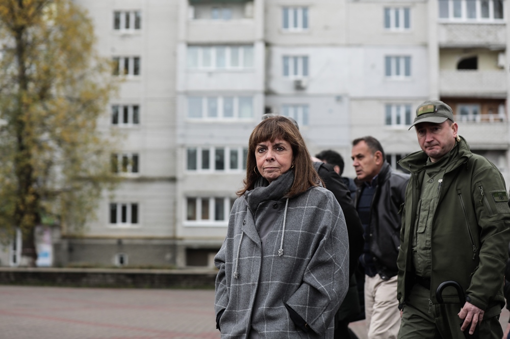 Σακελλαροπουλου σε Ζελένσκι: «Η ρωσική επίθεση στην Ουκρανία μας αφορά όλους» 