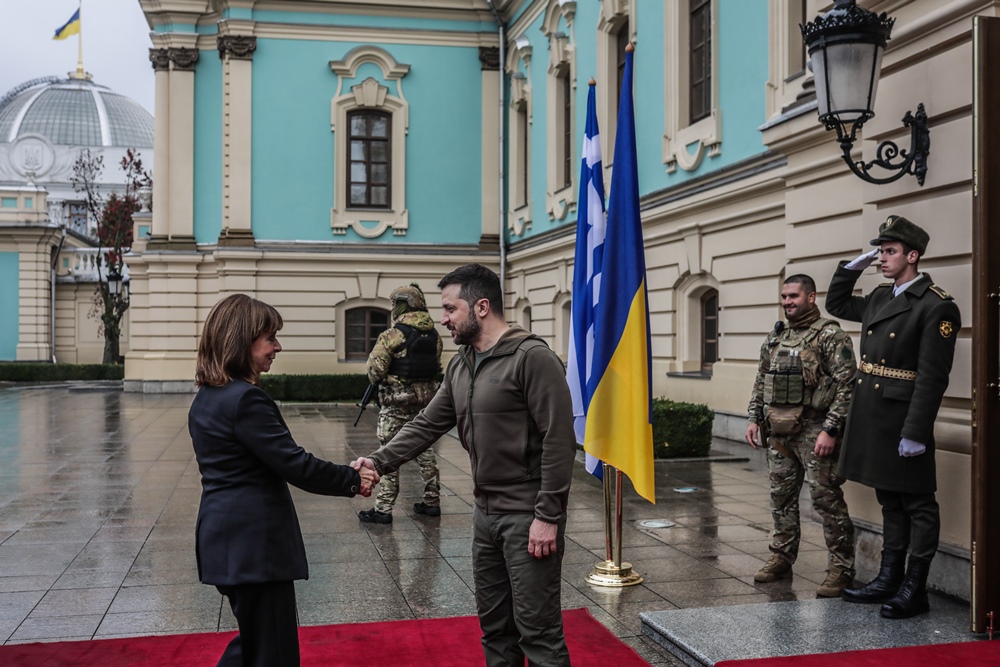 Σακελλαροπουλου: «Η ρωσική επίθεση στην Ουκρανία μας αφορά όλους»