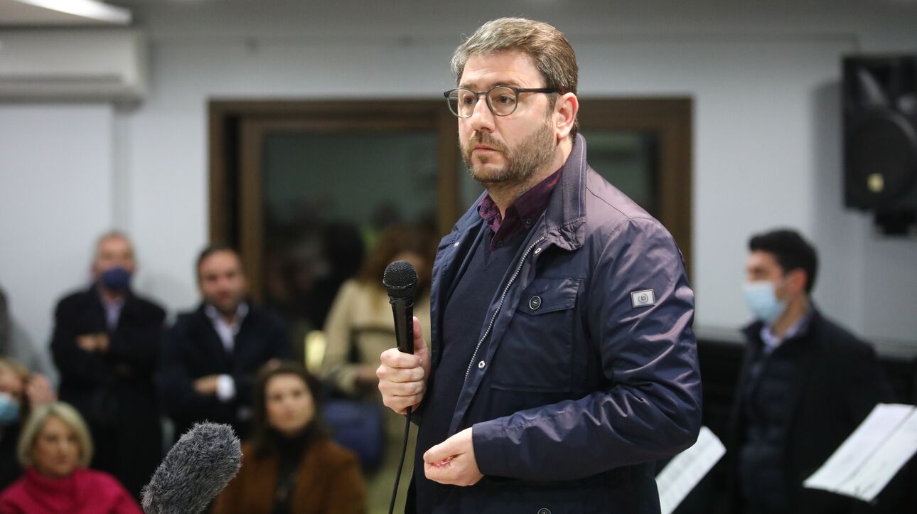 Ανδρουλάκης: «Δεν είμαστε στην ίδια όχθη της ιστορίας με Μητσοτάκη και Τσίπρα»