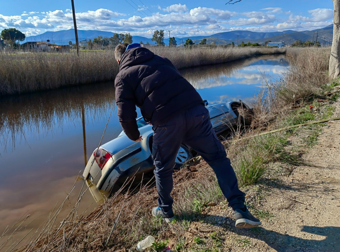 Θρίλερ στην Αργολίδα: Αυτοκίνητο που εντοπίστηκε μέσα σε ποτάμι