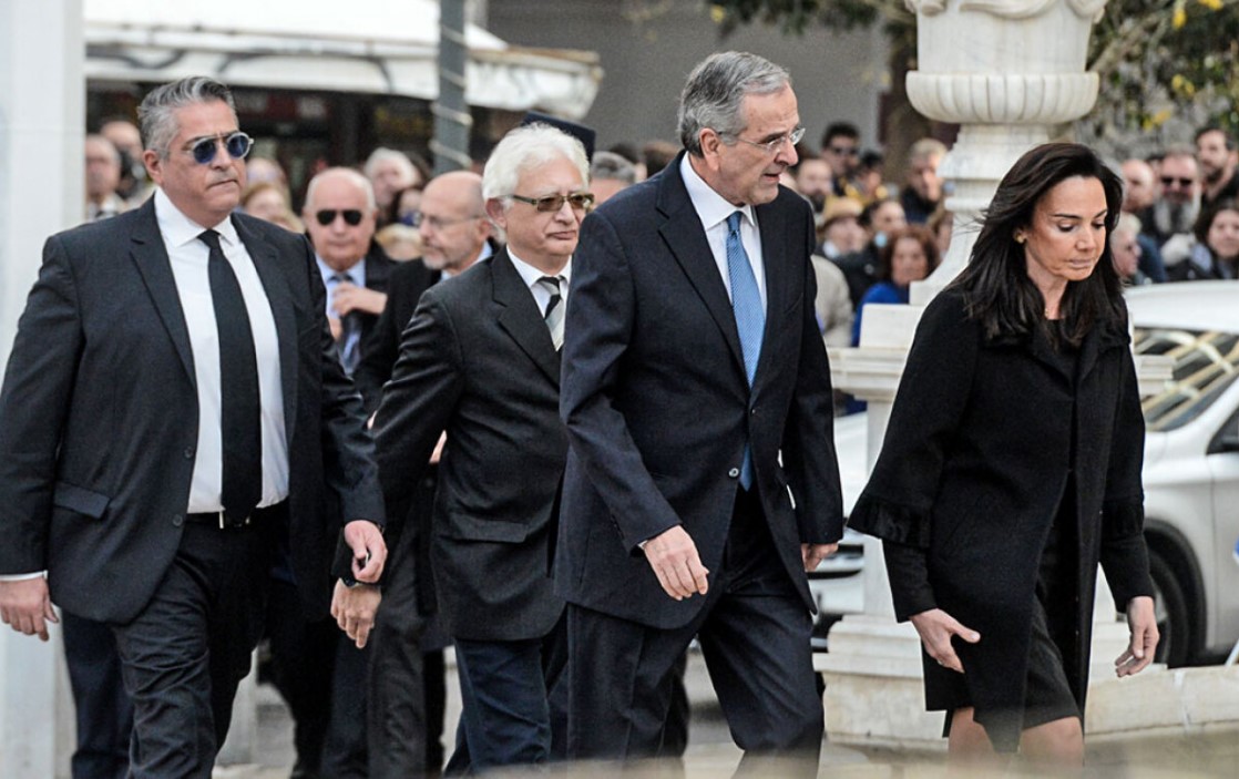 Ποιοι πολιτικοί βρίσκονται στην Μητρόπολη Αθηνών 