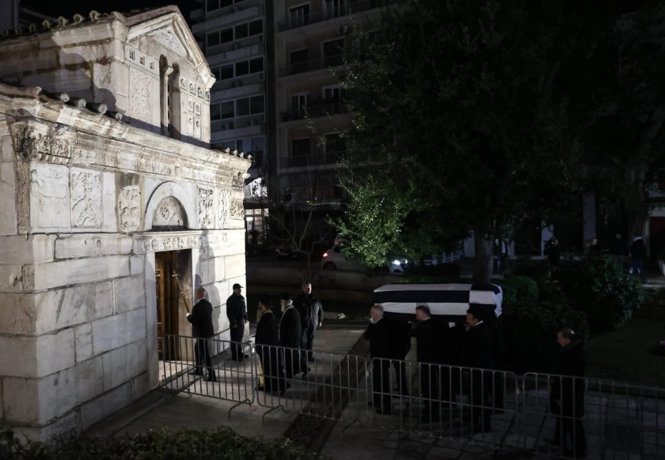 Κηδεία τέως βασιλιά Κωνσταντίνου: Στο παρεκκλήσι του Αγίου Ελευθερίου η σορός 
