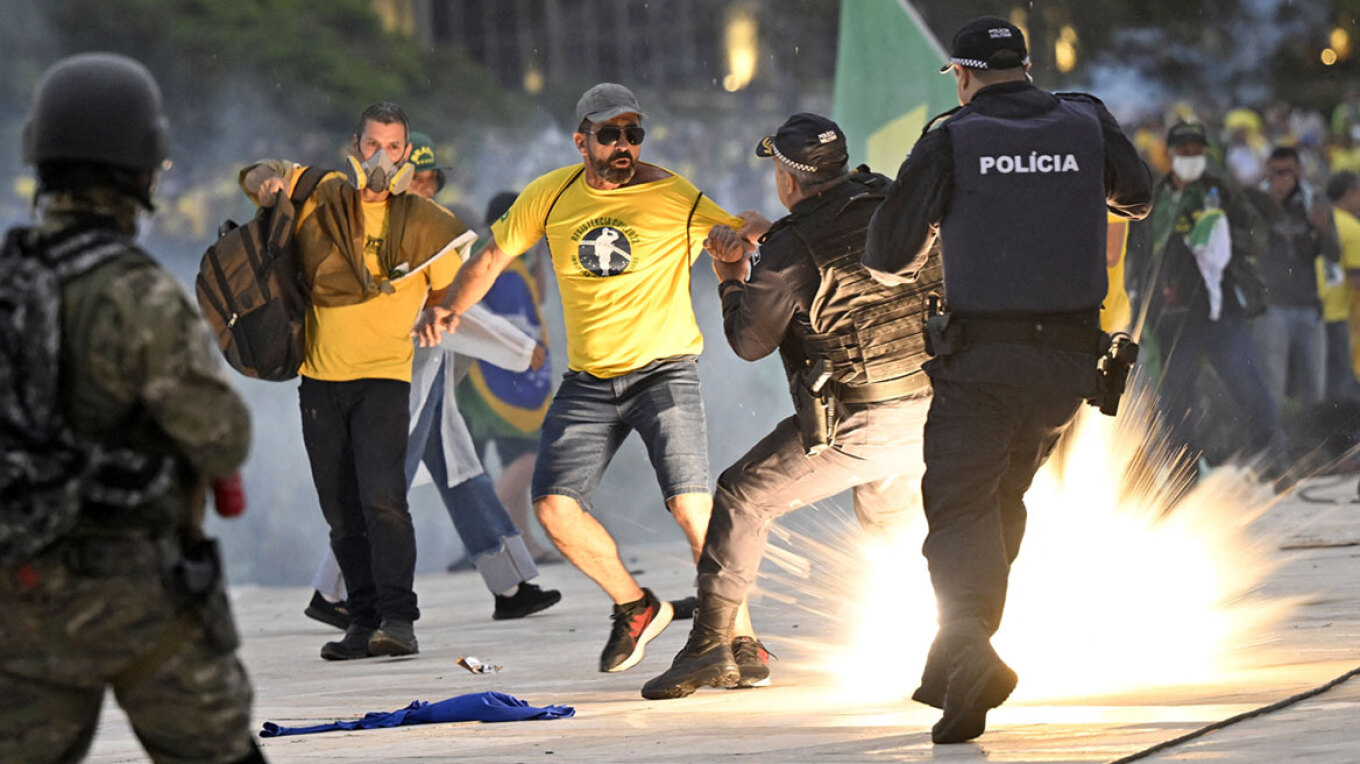 Κίνδυνος εμφυλίου στη Βραζιλία μετά την εισβολή οπαδών του Μπολσονάρου σε κυβερνητικά κτίρια  
