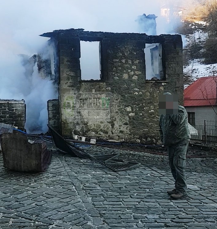 Ιωάννινα: Καταστράφηκαν σπίτια από τη φωτιά στη Βωβούσα