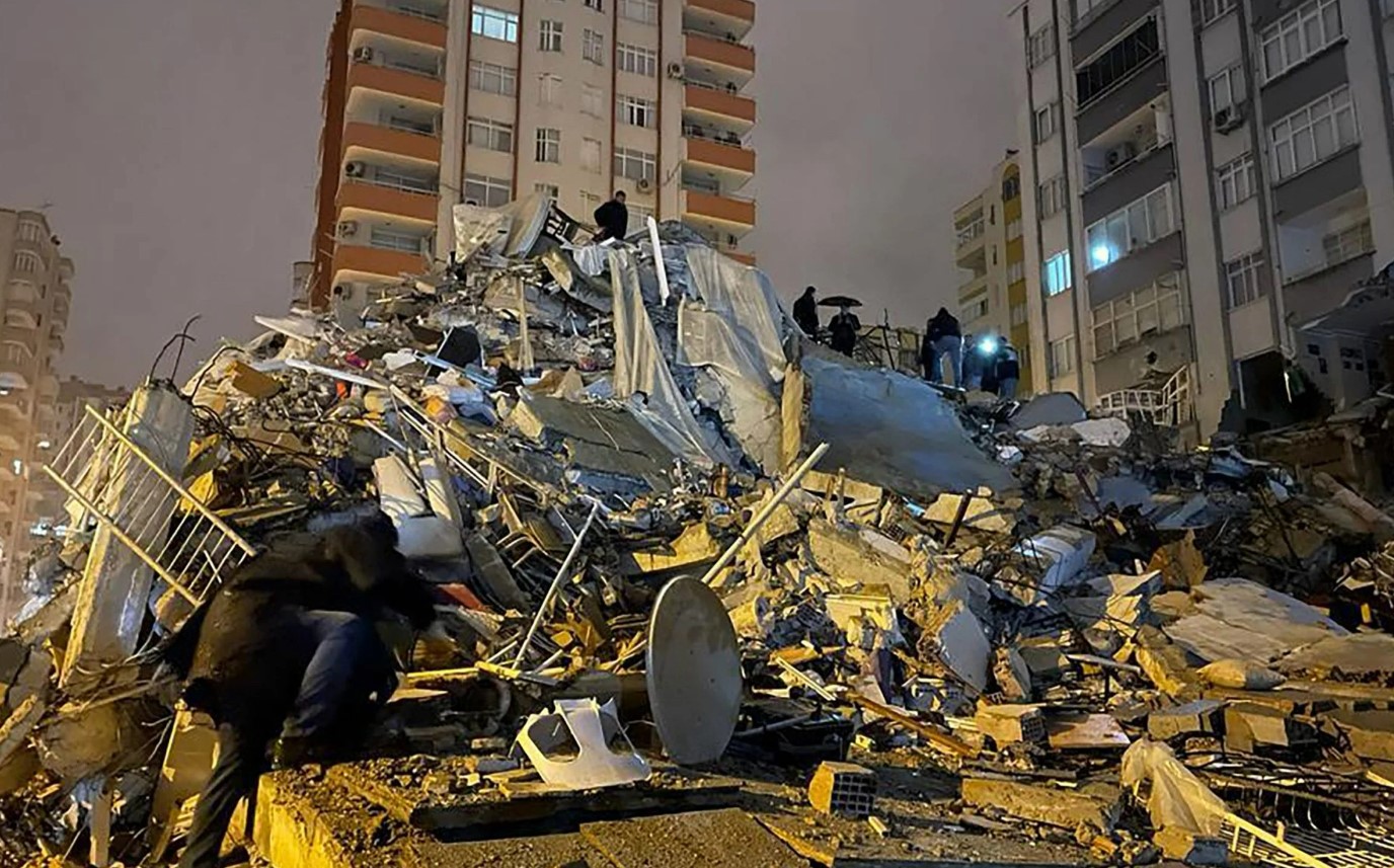 Σεισμός 7,8 Ρίχτερ στην Τουρκία: Ξεπέρασαν τους 900 οι νεκροί  