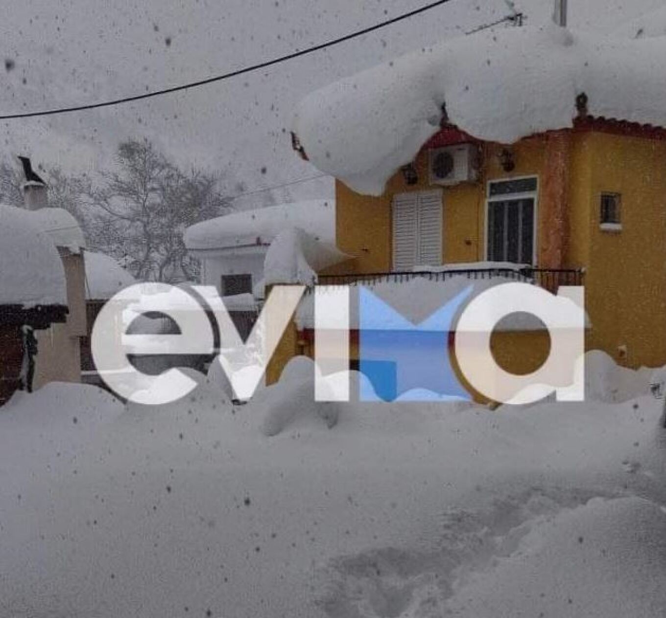 Εύβοια: Θαμμένη στο χιόνι για πέμπτη μέρα η Στενή
