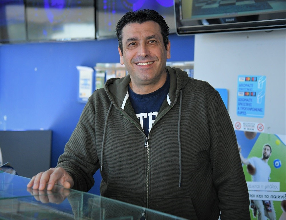 Νίκος Χρονόπουλος, ιδιοκτήτης του τυχερού καταστήματος ΟΠΑΠ στον Χολαργό.