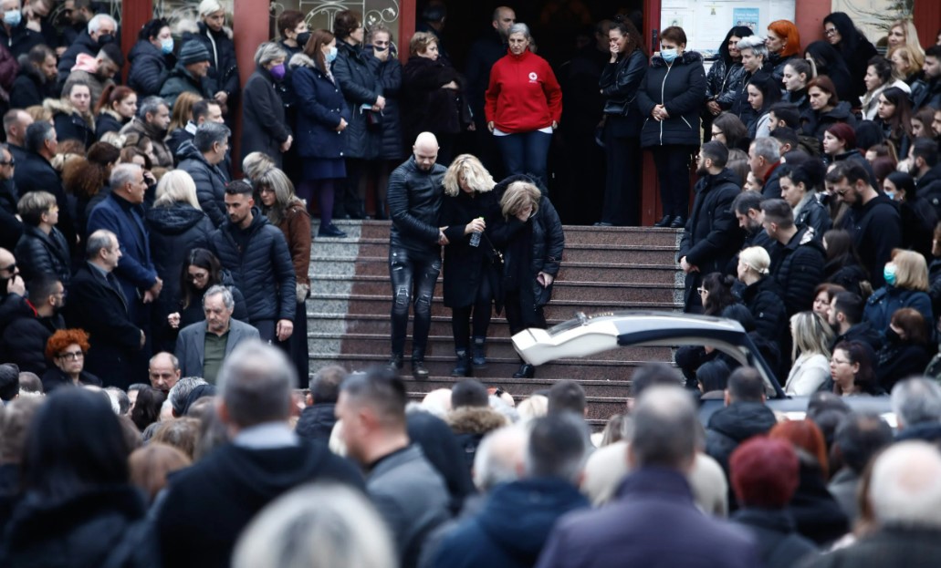 Τραγωδία στα Τέμπη: Θρήνος στην κηδεία της 34χρονης Αθηνάς στην Κατερίνη
