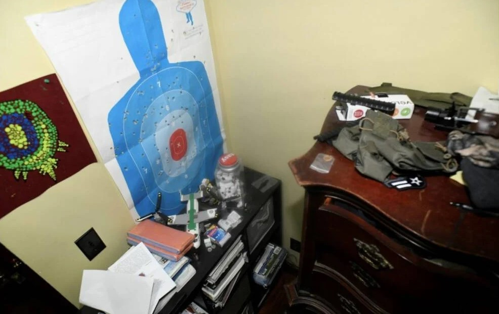 ΗΠΑ: Ο 21χρονος που διέρρευσε απόρρητα έγγραφα είχε ολόκληρο οπλοστάσιο στο υπνοδωμάτιό του