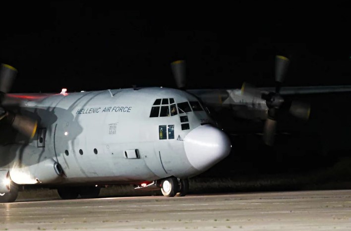 Προσγειώθηκε στην Ελευσίνα το C-130 με 39 απεγκλωβισμένους από το Σουδάν 