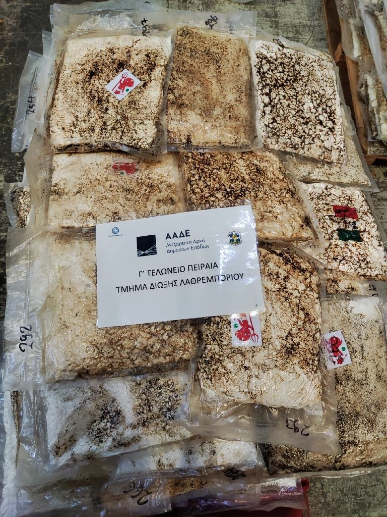 Πειραιάς: Φορτίο με ανανά έκρυβε 420 κιλά κοκαΐνης