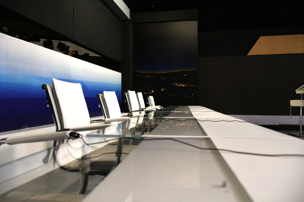 Debate: Παρουσιάστηκε το στούντιο της τηλεμαχίας των πολιτικών αρχηγών